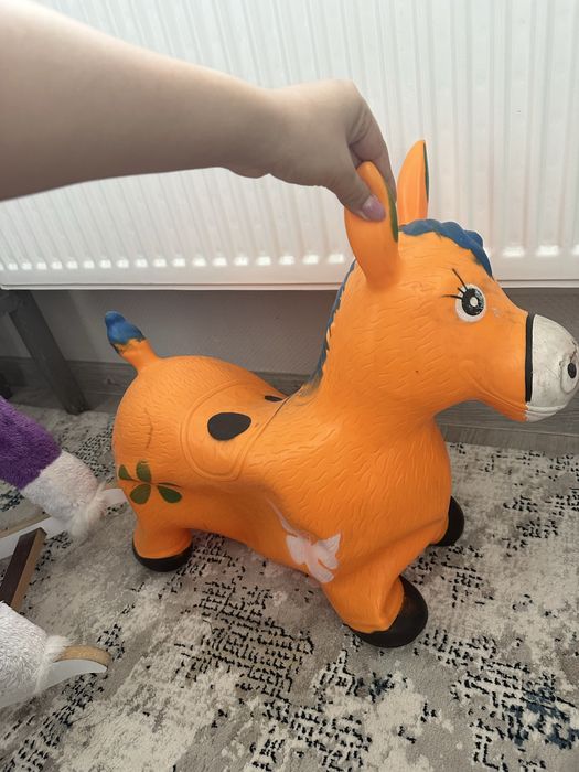 Лошадь качалка и резиновый ослик