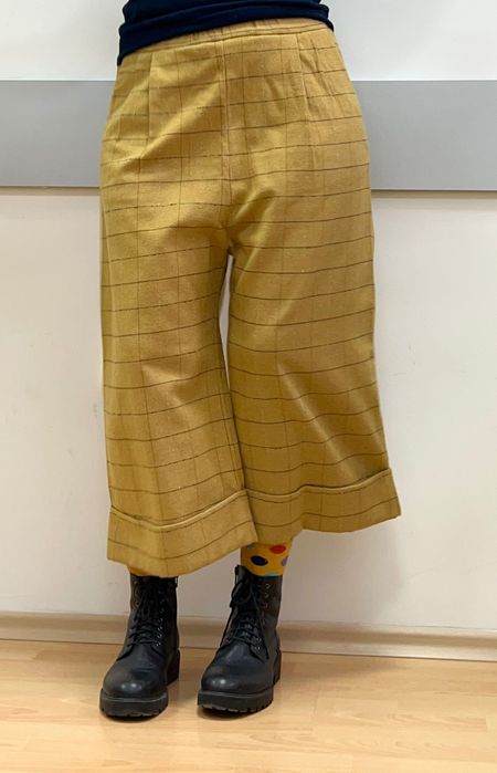 Страхотен авангарден бутиков вълнен панталон Phisique du role