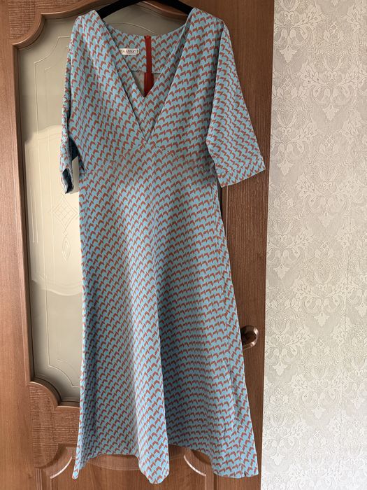 Красивое женское платье