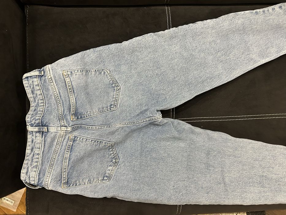 Дамски дънки H&M.