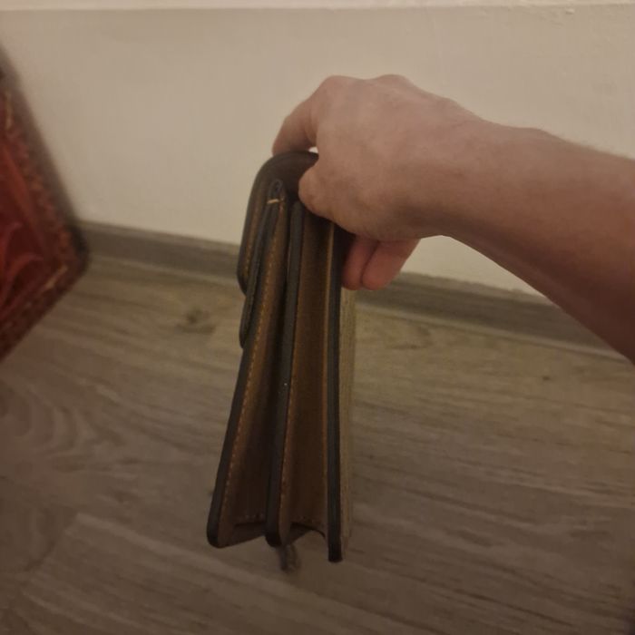 Vand geanta Gucci fără semne de uzură