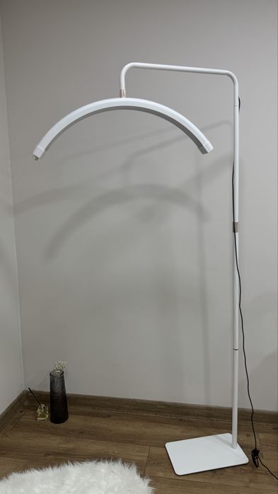 Продам белую Led лампу Luna.