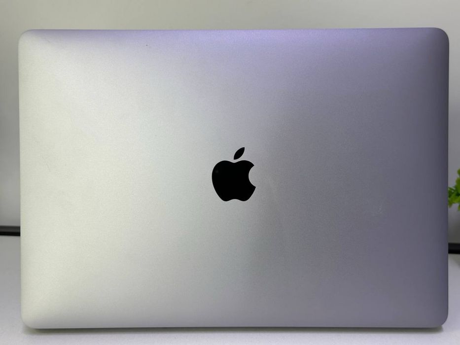 MacBook Air M1 / ram 8gb / (2020) /