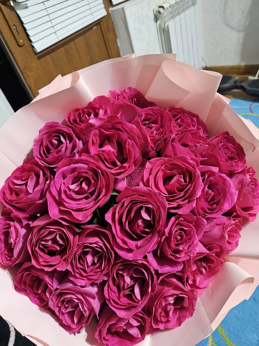 Букет из 25 роз свежие, яркие 10к