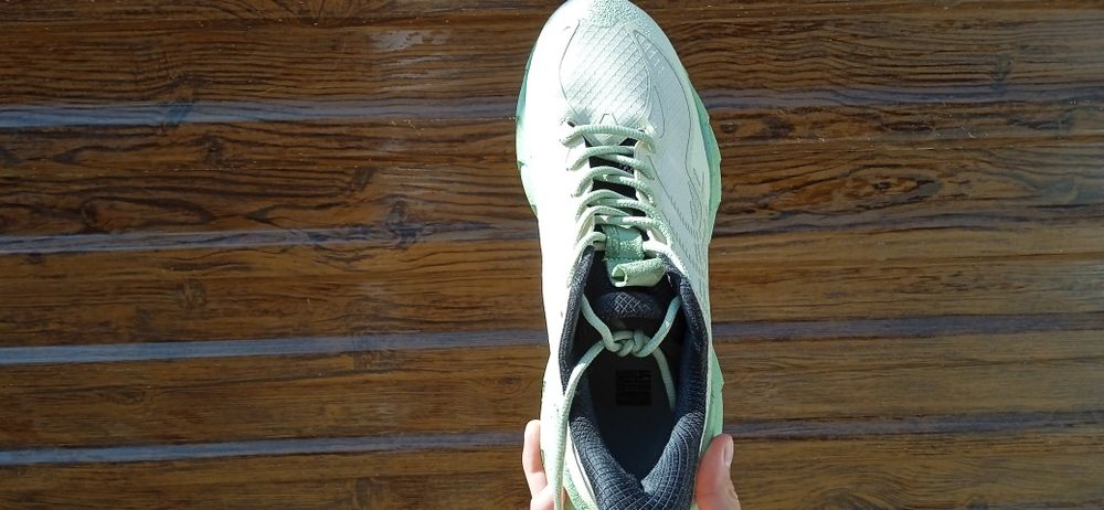 Продам беговые кроссовки 46 размера