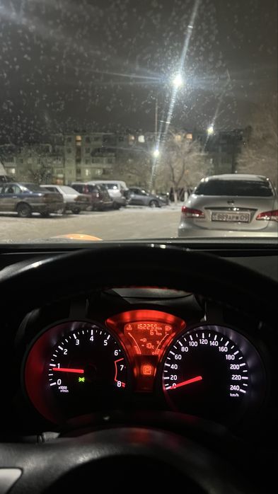 ниссан жук 2013года