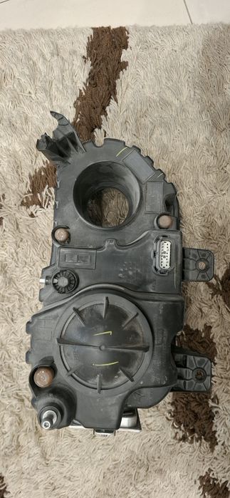 Dodge Challenger ляв фар Varroc OEM 2015+