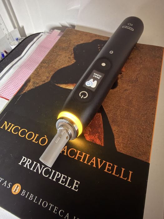 Periuta Oral B io9 black