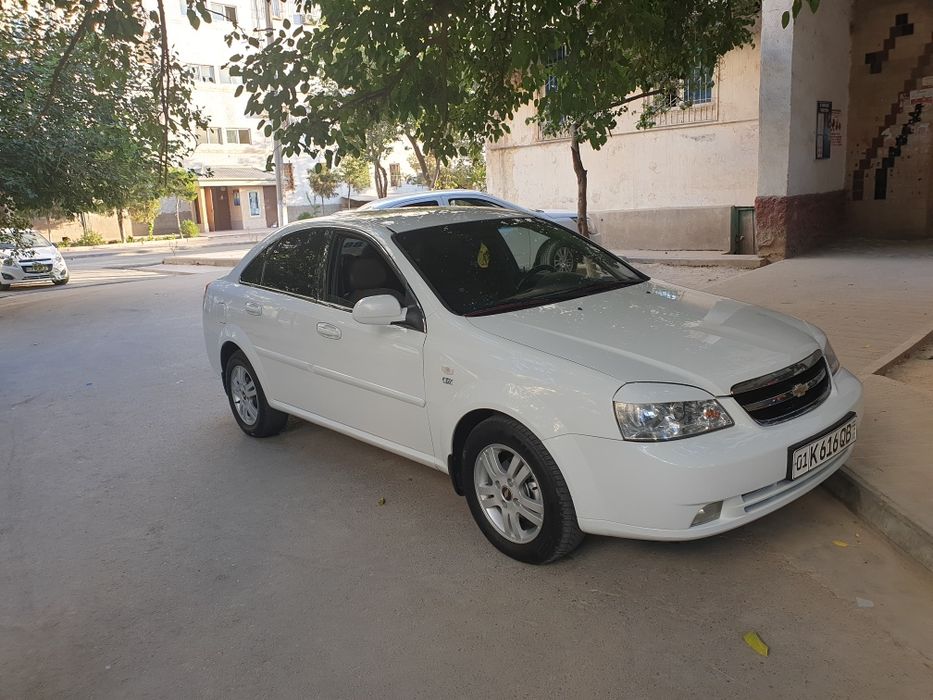 Lasetti sotiladi 2012 yil 145000 yurgan halol ozimmi moshinam