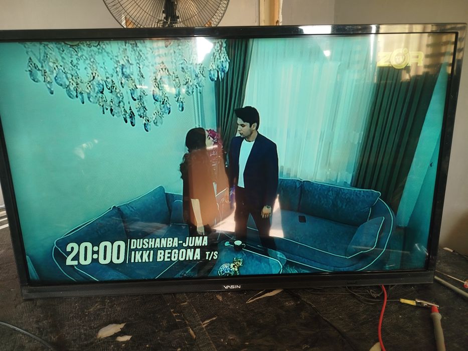 Smart TV 32 SAMSUNG оригинал ва 32  YASIN оддий тв. ҳам бор.