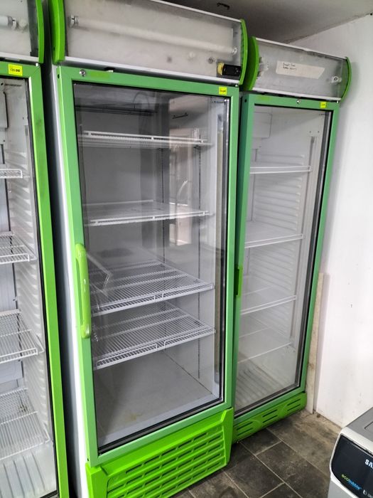 Холодильник стеклянный