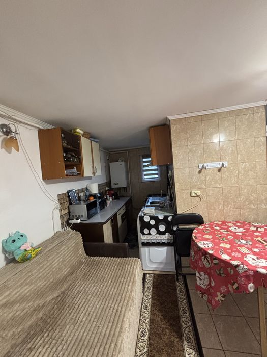 De vânzare 1\2 din casă