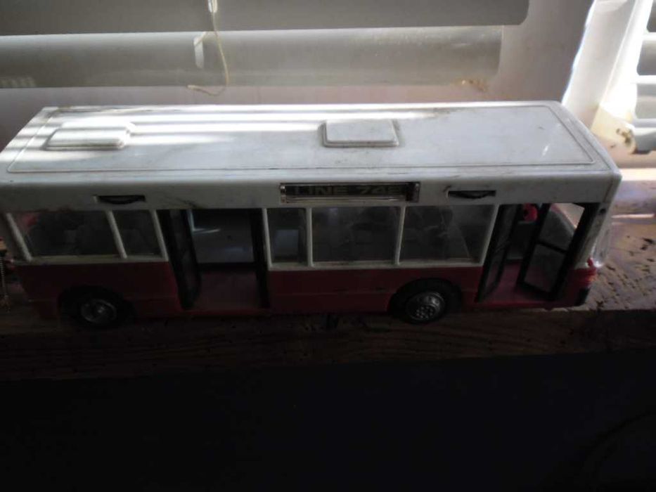 Продавам голям рейс с ремарке и 1 бр. пластмасова количка и други