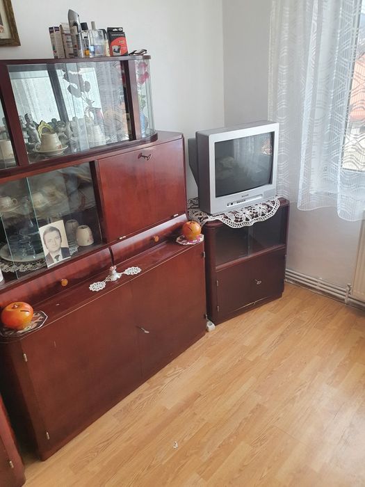 Vand mobila din lemn masiv