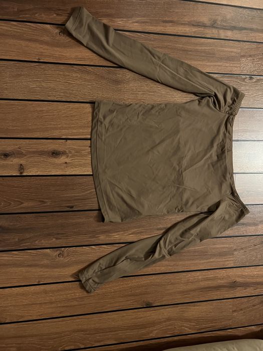 Bluza Reserved pe umar