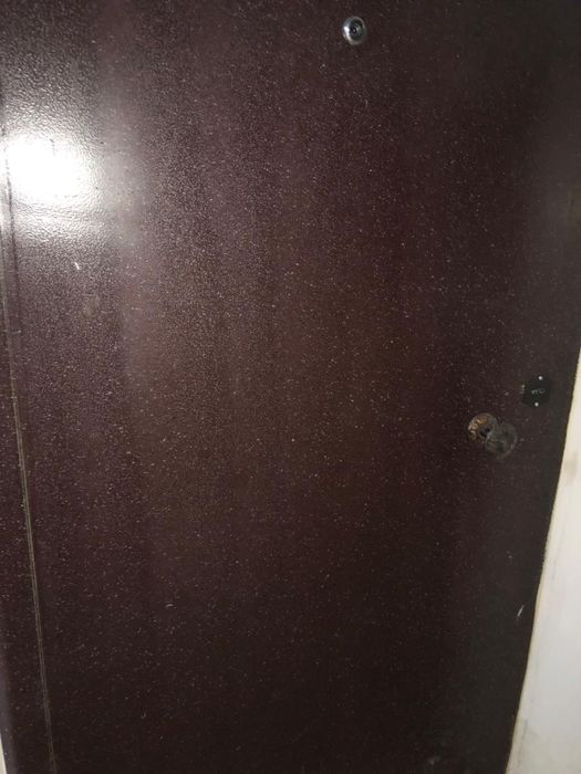 Продается дверь железная