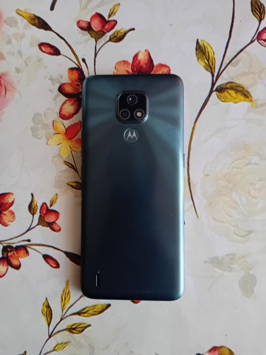 Vând Motorola e7