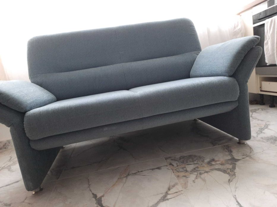 Компактен двуместен диван с падащи подлакътници, намалявам на 400лв