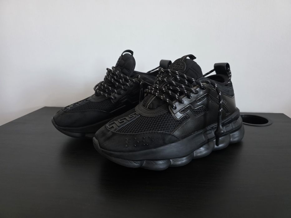 Vând adidași Versace Chain Reaction – Triple Black, mărimea 42.
Sunt p