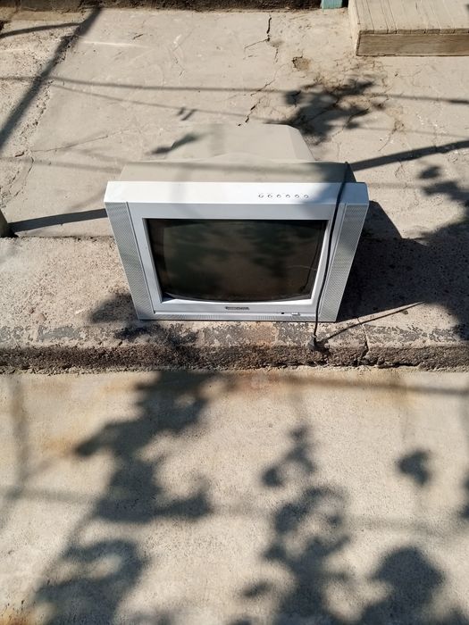 Rangli televizor xolati yaxshi