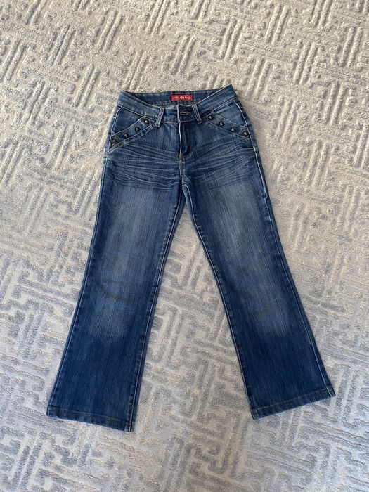 Джинсы стильные.