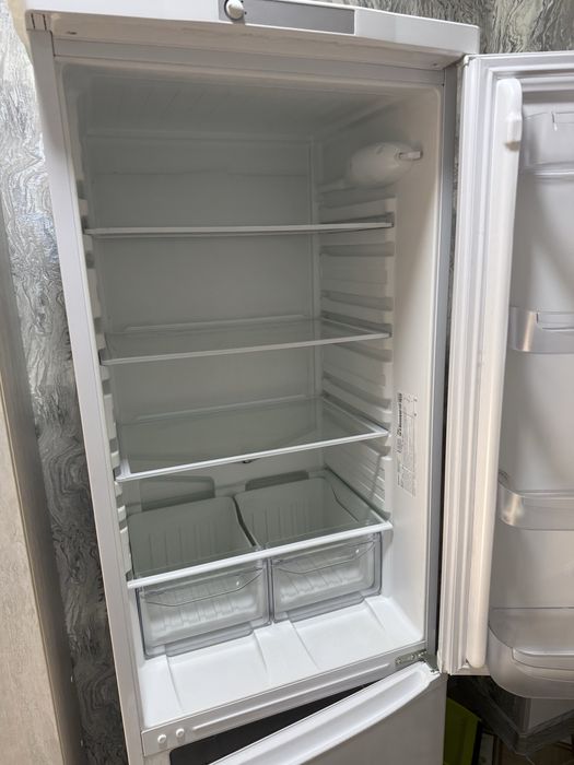 Холодильник Indesit