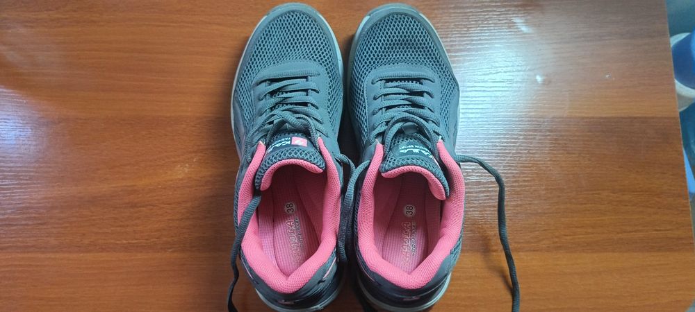 Кроссовки женские 38 размер маломерки  б/у.