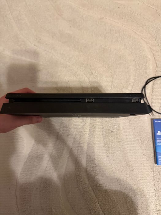 PlayStation 4 slim 1TB и 10 игри