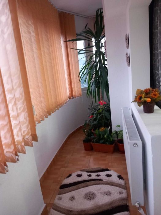 Vând apartament 4 camere
