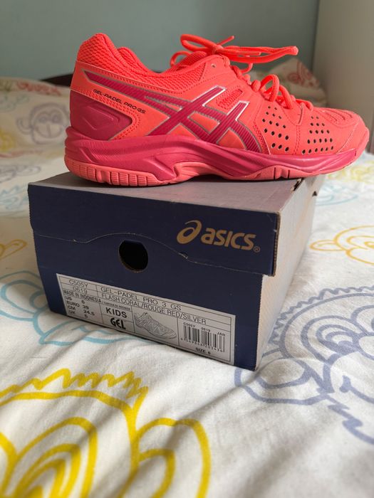 Дамски спортни обувки ASICS