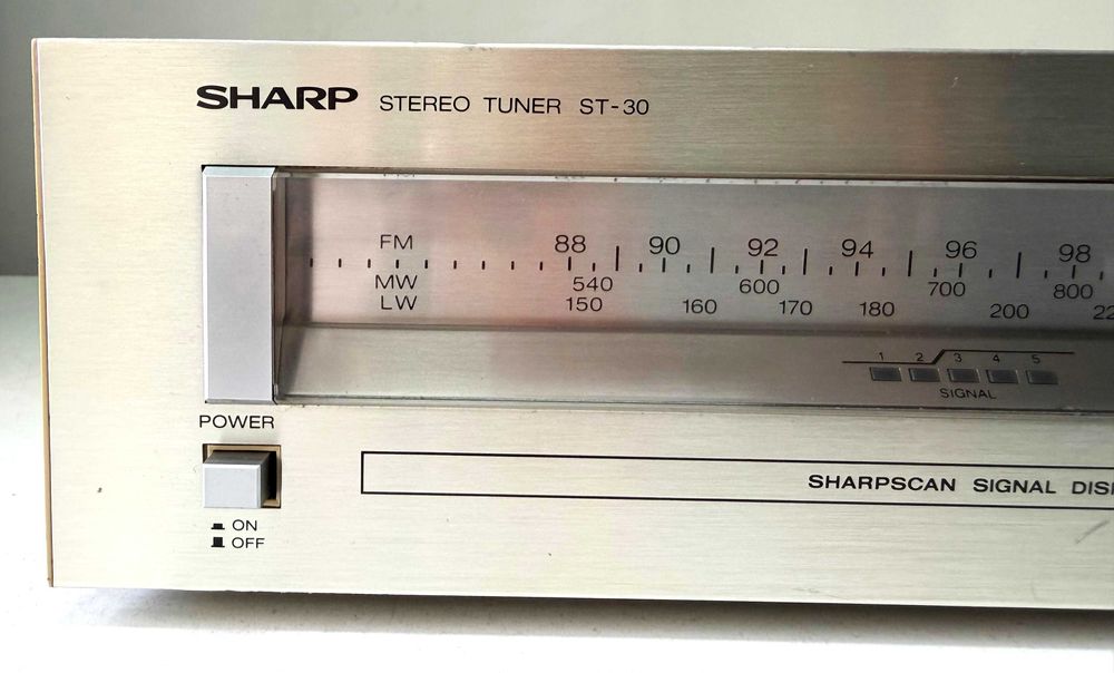 Sharp ST 30 Tuner – Radio scala – Slim Design pt Amplificator