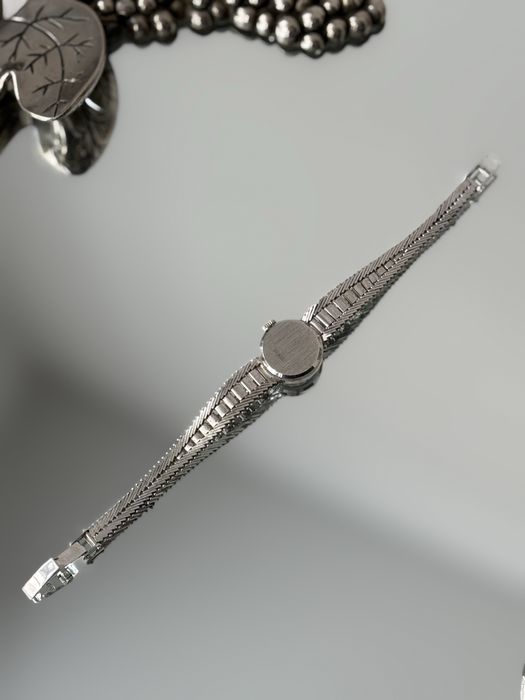 Сребърен часовник