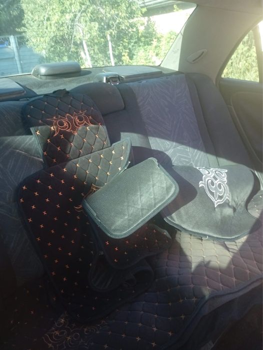 Mitsubishi carisma 2000 года