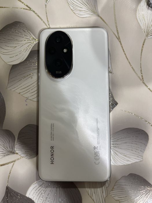 Honor 200 почти новая