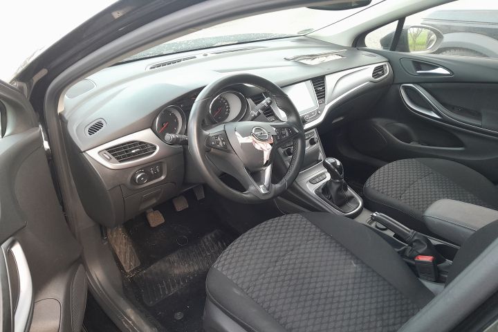 Dezmembrez Opel Astra K