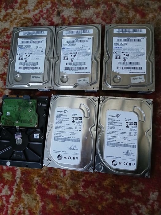 Vand hard disk uri de diverse categorii