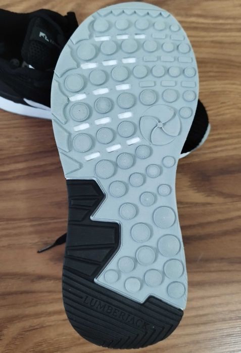 Новые кроссовки , 36 размер.