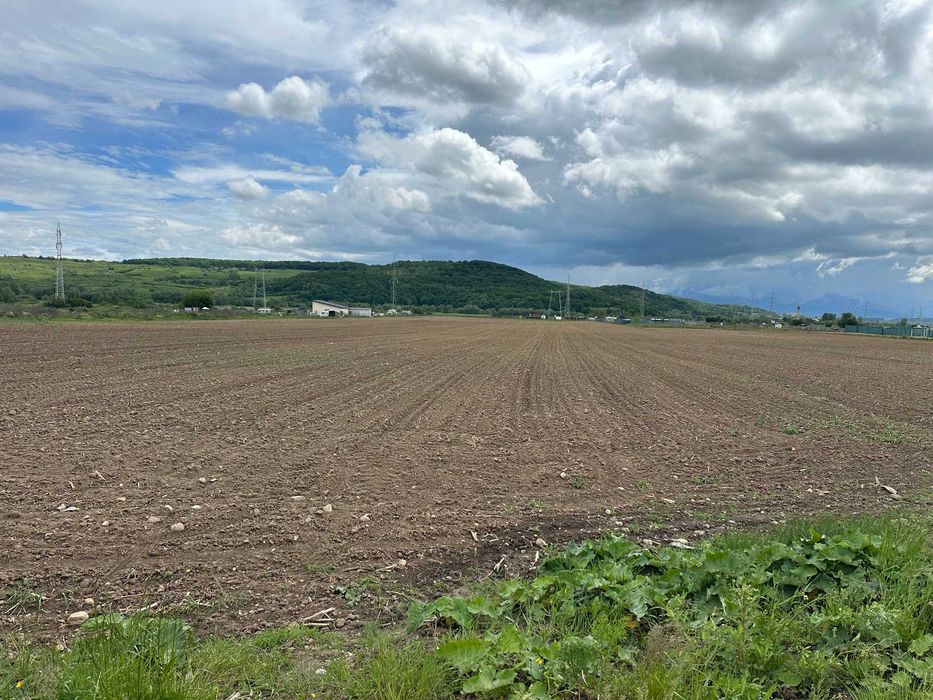 Vand teren extravilan 3.240 mp la strada * intre Selimbar si Bungard