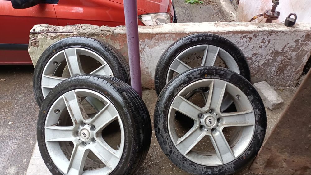 Продам резину на камри