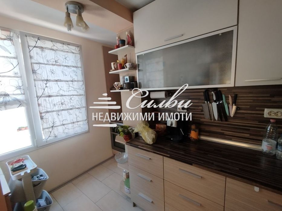 Обзаведен етаж къща -кв. Център