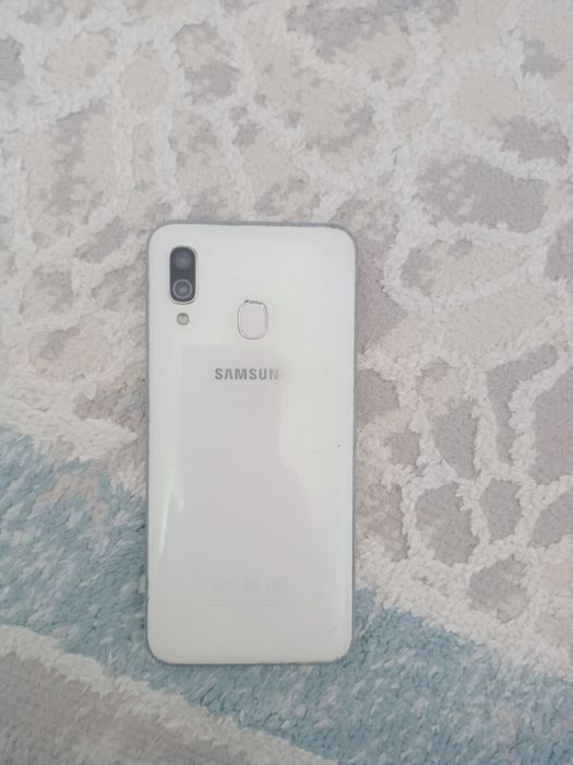Samsung A40 64GB.