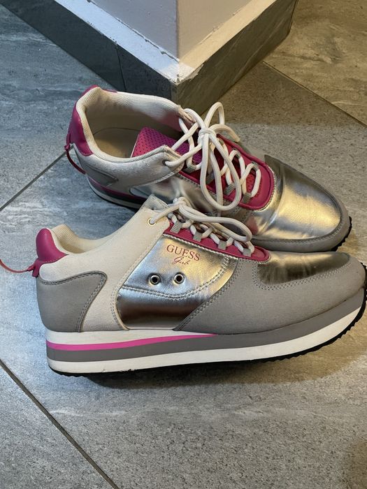 Сникърси Guess използвани