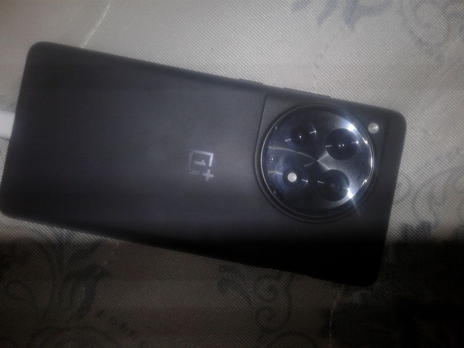 Продаю уанплас срочно