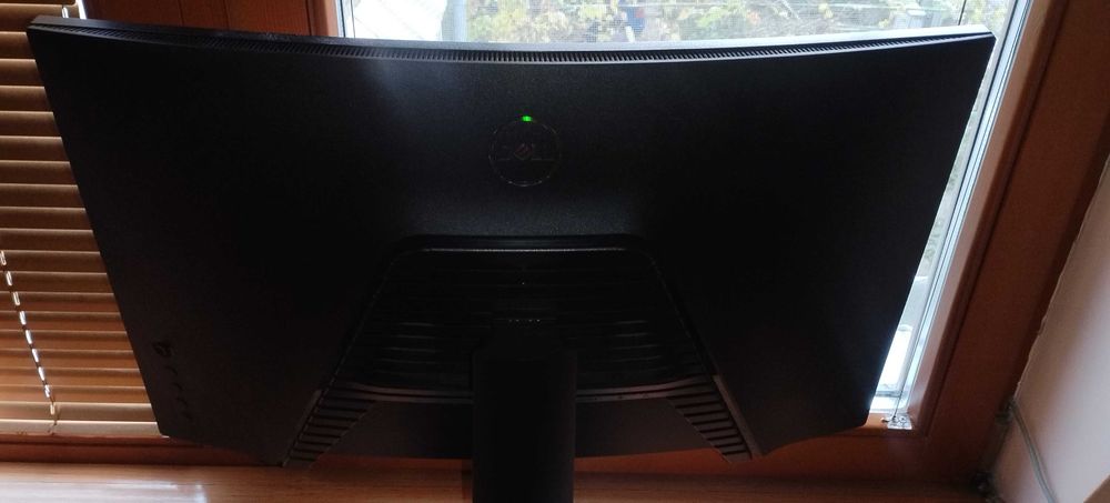 Продавам като нов извит геймърски монитор Dell S2721HGF-Гаранция