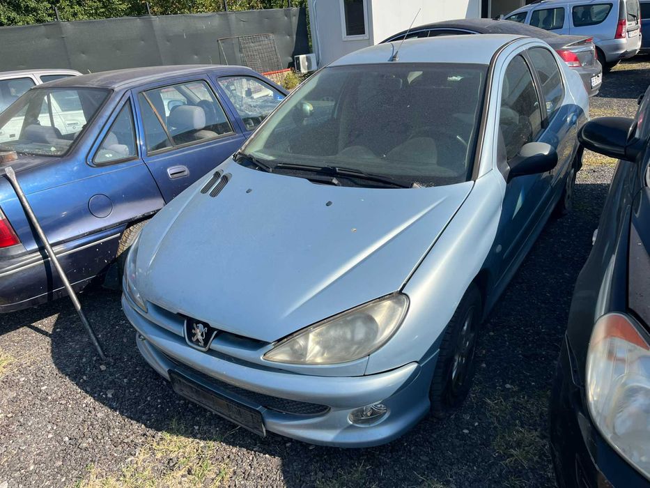 Dezmembrez Peugeot 206 limuzina 1,4 benzina 2006 bleo
