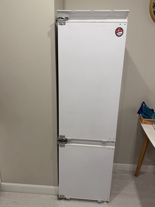 Холодильник встраеваемый