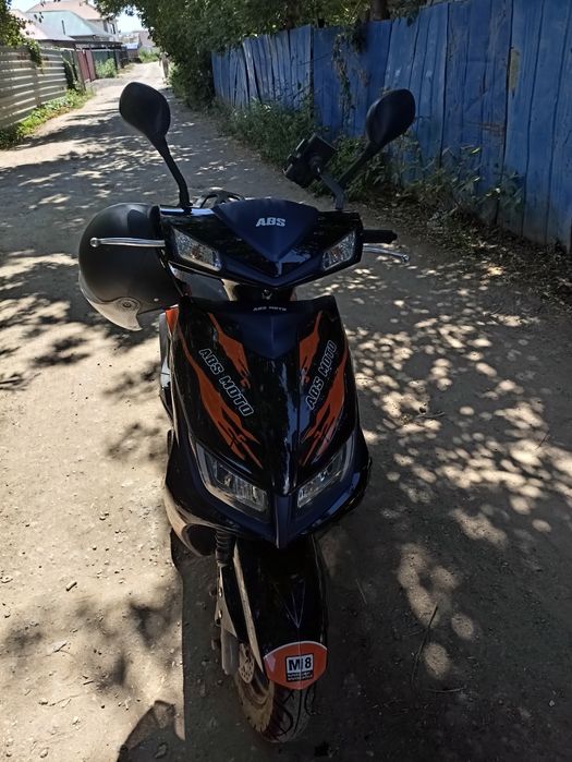 Продам скутер m8