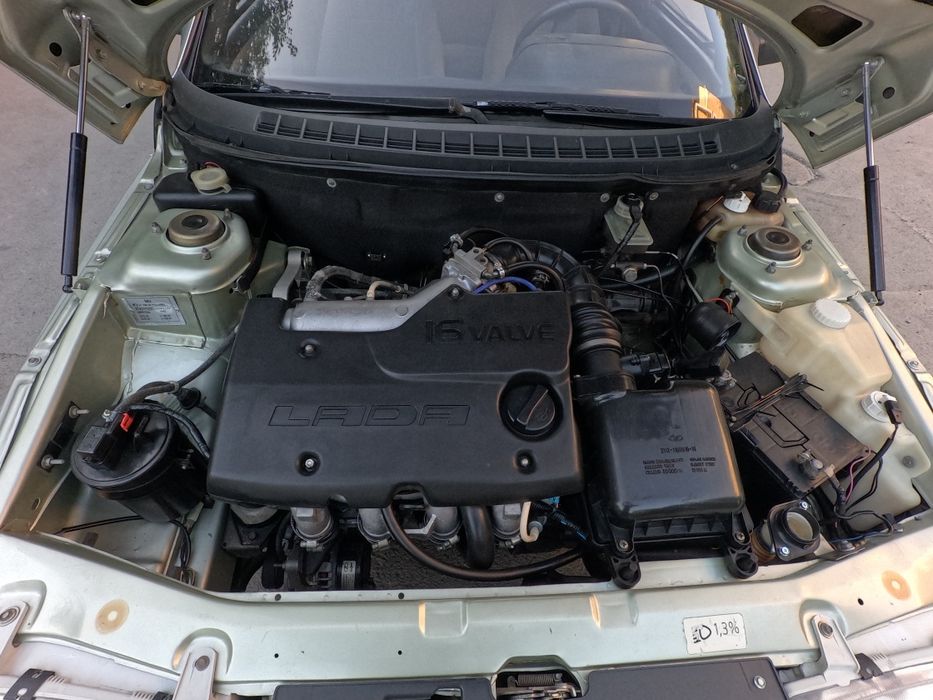 Продается.с салона один владелец.16 кл.мотор.