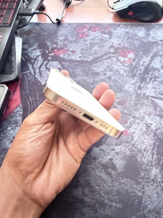 iPhone 16 pro 256gb White