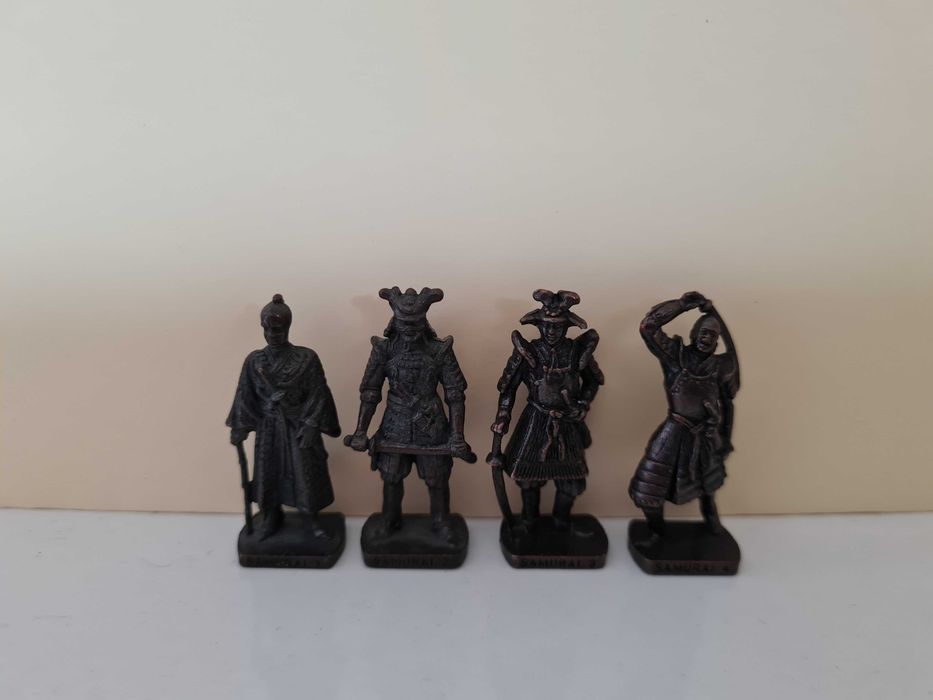 Kinder фигурки на войници